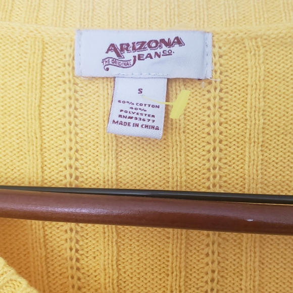 Women's Fitted Cable Knit Sweater - Picture 6 of 6